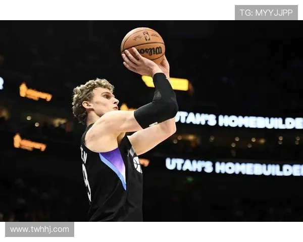 阿伦表现出色11投5中三分球命中率高达50贡献13分并有2篮板2助攻1抢断1盖帽